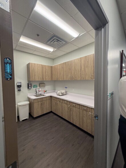 More Photos Of 2950 W Horizon Ridge Pky, Henderson Office For Sale