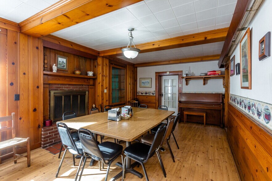 More Photos Of 222 Main St, Dayton Freestanding For Sale