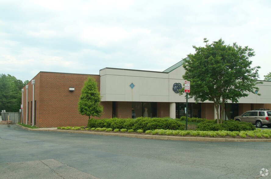 More Photos Of 3955-3979 Deep Rock Rd, Richmond Light Distribution For Lease