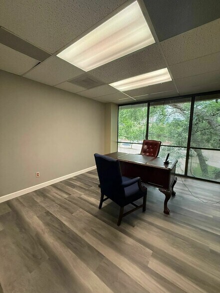More Photos Of 8330-8350 Meadow Rd, Dallas Office For Sale