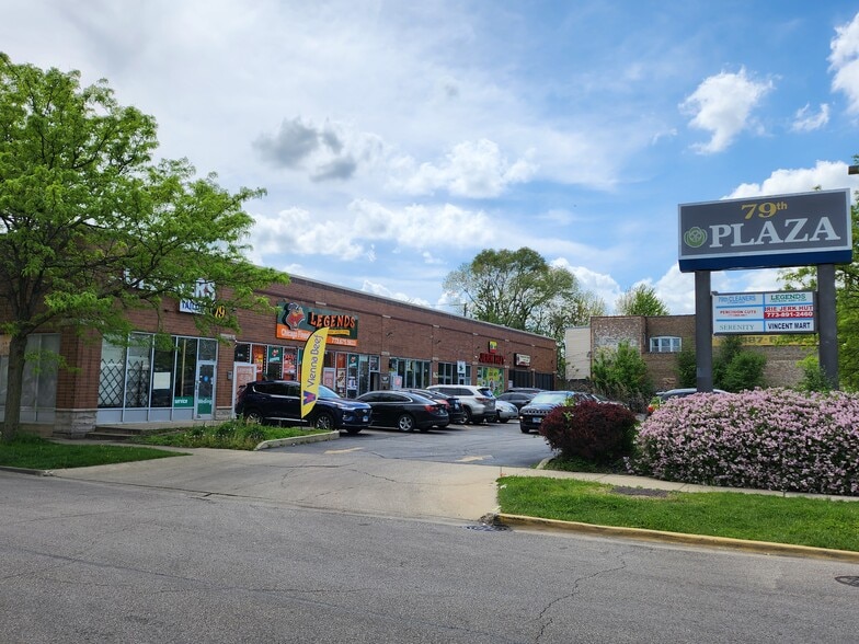 More Photos Of 301-315 W 79th St, Chicago Convenience Store For Sale