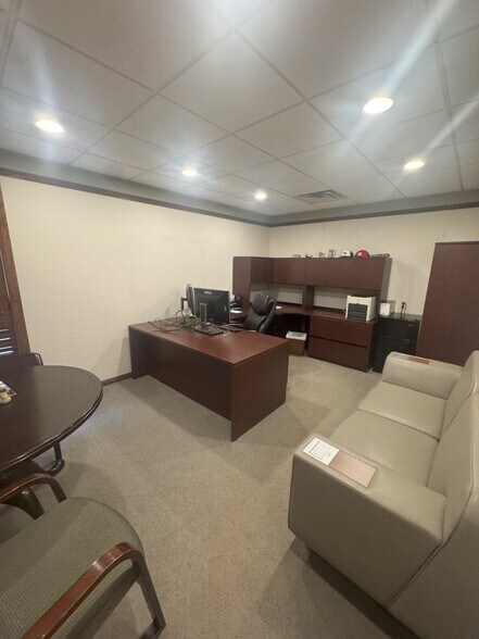 More Photos Of 13308 N Macarthur Blvd, Oklahoma City Office For Sale