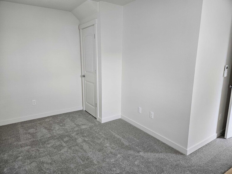More Photos Of 2195 Audubon Ave SE, Salem Apartments For Sale