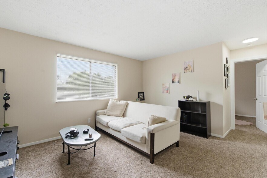 More Photos Of 1631 Jackson Ln, Middletown Multifamily For Sale