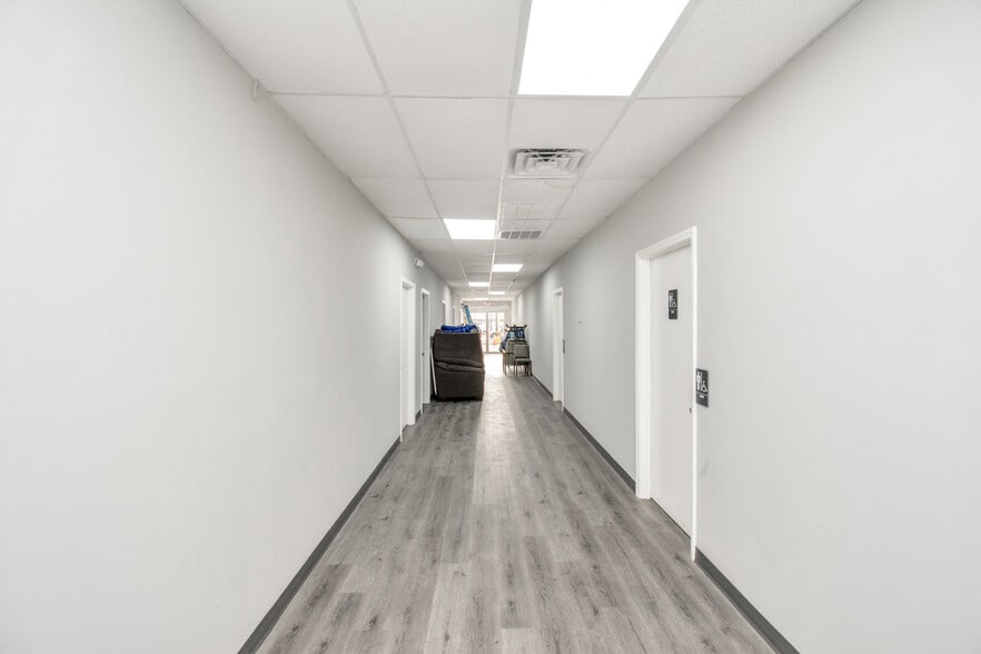 More Photos Of 9001 Jensen Dr, Houston Warehouse For Lease
