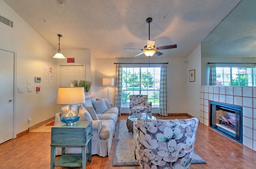 More Photos Of 111 S Hearthstone Way, Chandler Rehabilitation Center For Sale