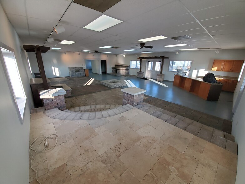 More Photos Of 1804 N Towanda Barnes Rd, Bloomington Flex For Lease