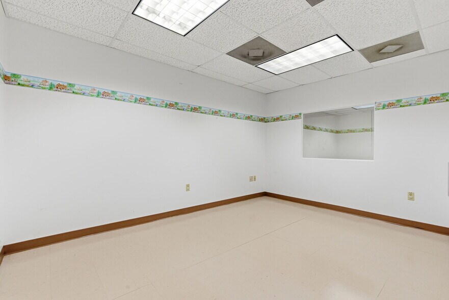 More Photos Of 718 N Martin St, East Prairie Office For Sale