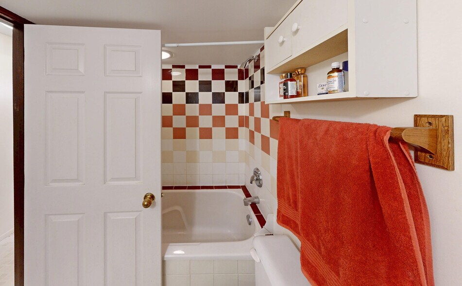 More Photos Of 7914-7916 110 St NW, Edmonton Apartments For Sale