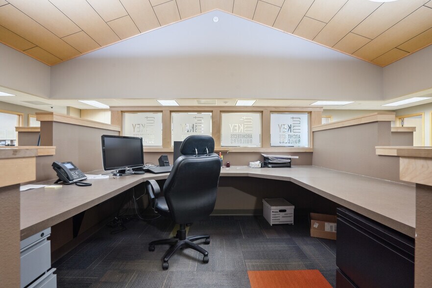 More Photos Of 3015 Greyhound Dr, Waterloo Medical For Lease