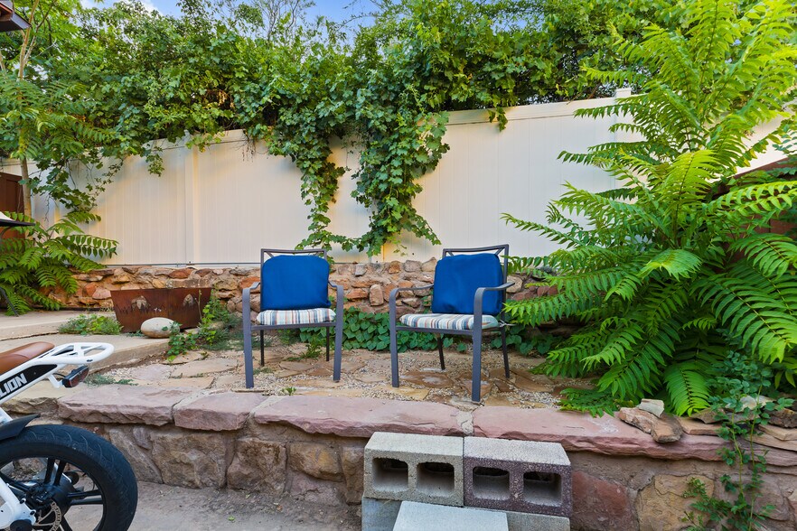 More Photos Of 694 Zion Park Blvd, Springdale Storefront Retail Residential For Sale