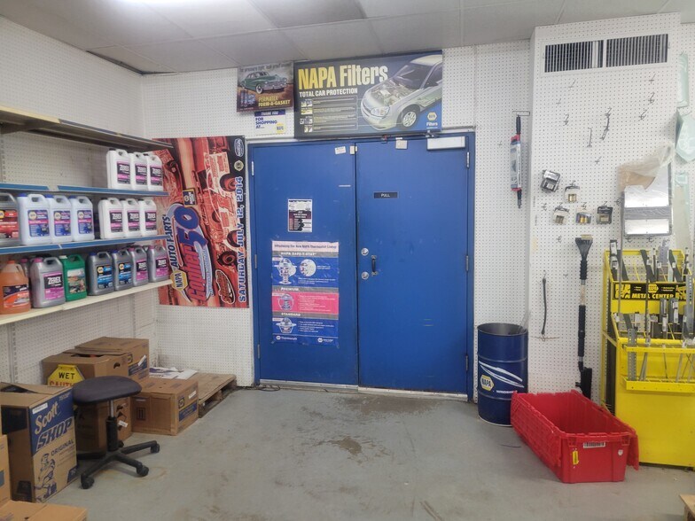 More Photos Of 118 Main St N, Stewartville Freestanding For Lease