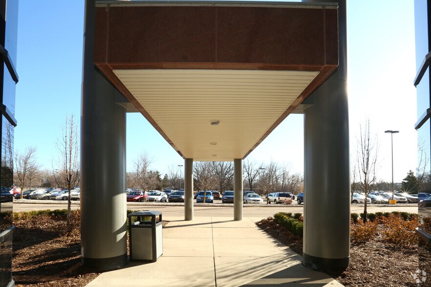 More Photos Of 2601 Cambridge Ct, Auburn Hills Office For Lease