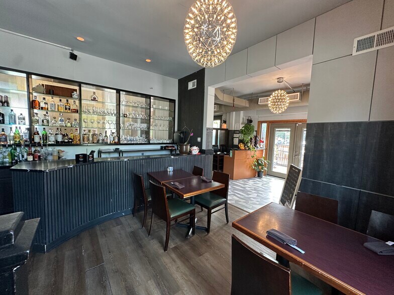 More Photos Of 500 Westheimer Rd, Houston Restaurant For Sale