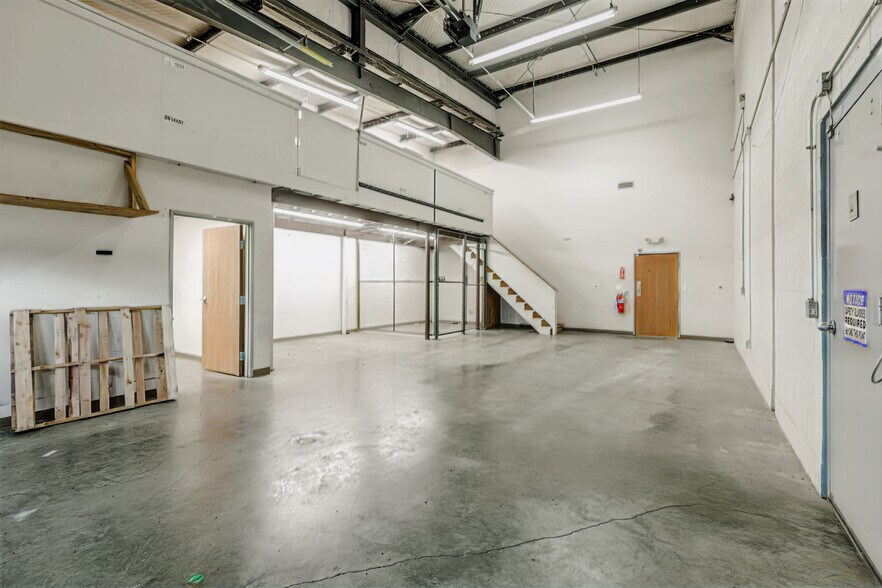 More Photos Of 1715 W Commerce Dr, Marshall Service For Sale