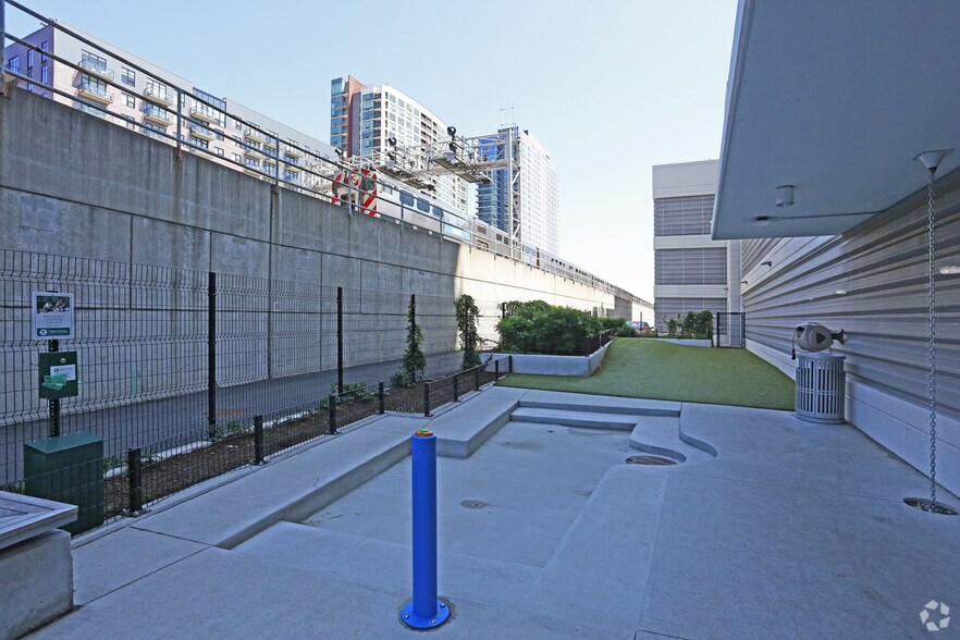 More Photos Of 801 S Financial Pl, Chicago Apartments For Lease