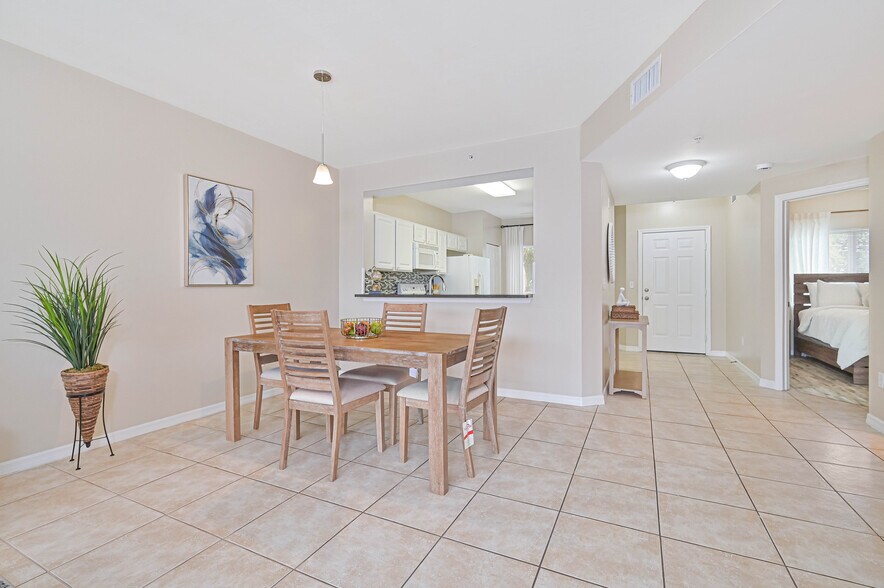 More Photos Of 10000-10030 Maddox Ln, Bonita Springs Apartments For Sale