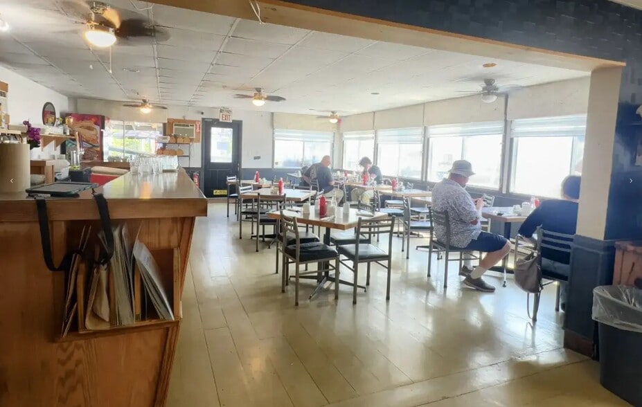 More Photos Of 6 Water st, Tehkummah Restaurant For Sale