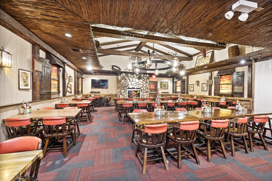 More Photos Of 8150 S Cicero Ave, Burbank Restaurant For Sale