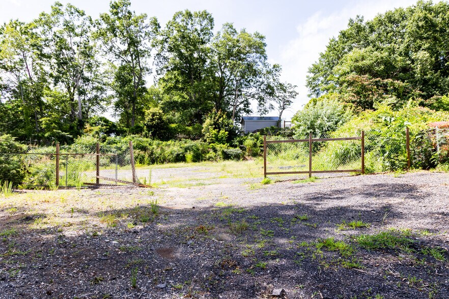 More Photos Of 860 W Main St, Spartanburg Light Distribution For Sale