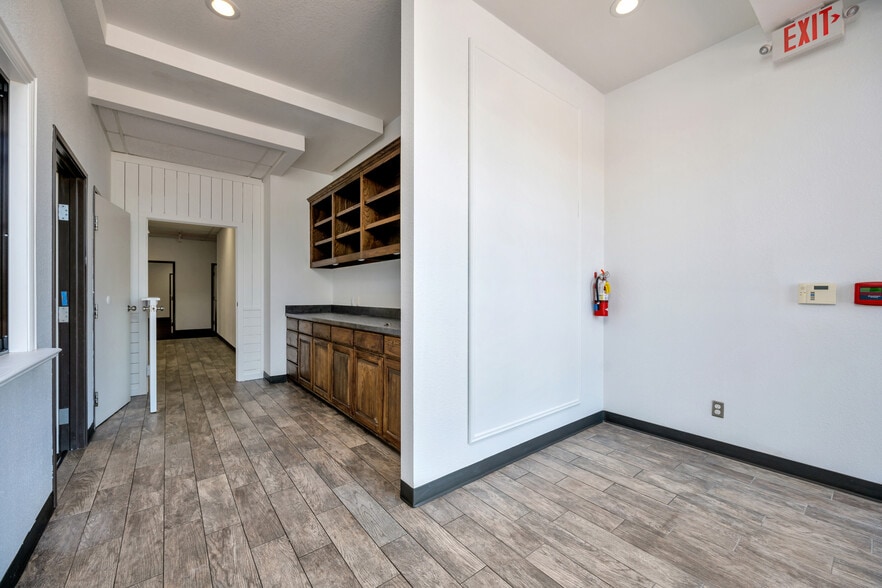 More Photos Of 132 El Chico Trl, Willow Park Medical For Lease