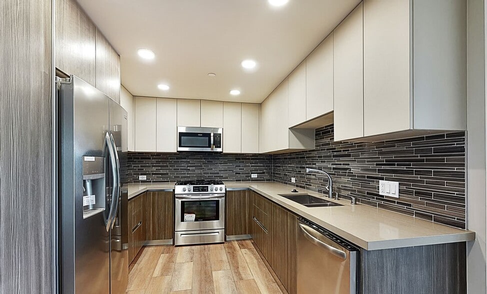 More Photos Of 1070 S Bedford St, Los Angeles Multifamily For Sale