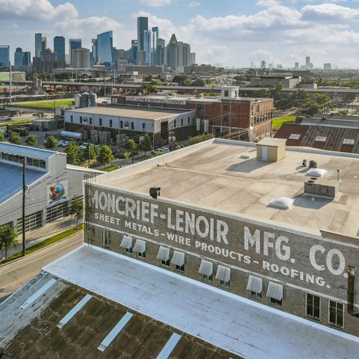 More Photos Of 2103 Lyons Ave, Houston Freestanding For Lease