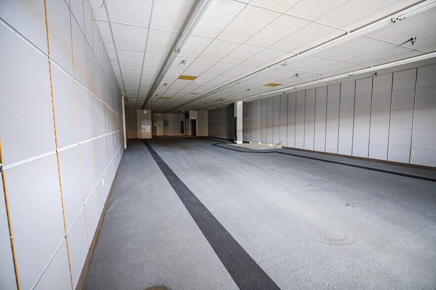 More Photos Of 385 Outlet Ave, Eddyville Unknown For Lease