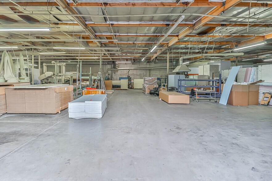 More Photos Of 1005 W Isabel St, Burbank Warehouse For Lease