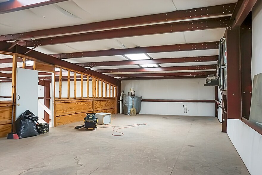 More Photos Of 1307 State Rd, Summerville Warehouse For Lease
