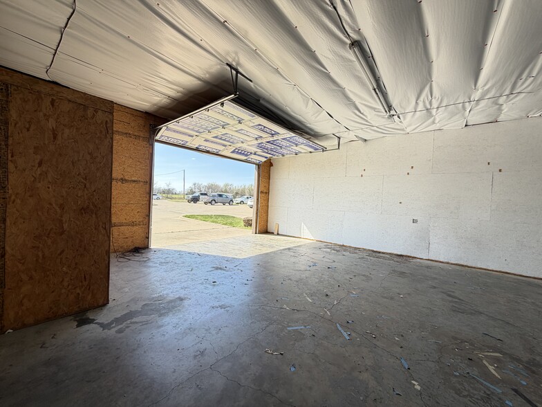 More Photos Of 1650 FM 66, Waxahachie Flex For Lease