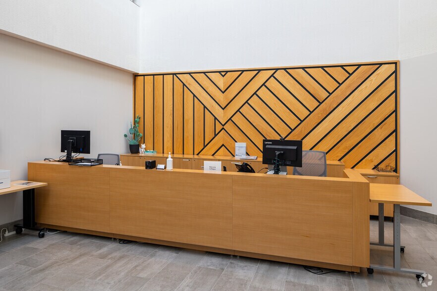 More Photos Of 200 S Wacker Dr, Chicago Coworking Space