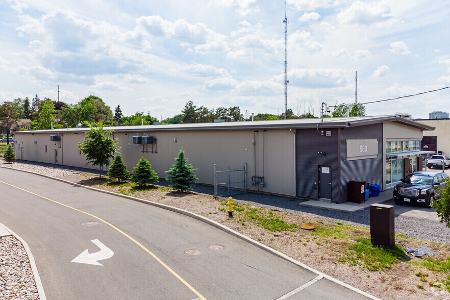 More Photos Of 580 Industrial Ave, Ottawa Light Manufacturing For Lease