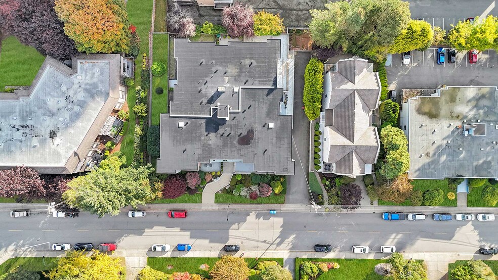 More Photos Of 1520 Blackwood St, White Rock Apartments For Sale