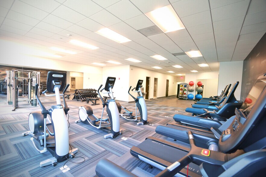 More Photos Of 5500 Pearl St, Rosemont Office For Sale