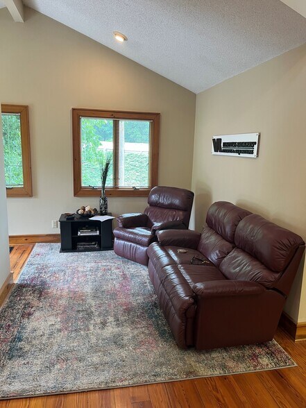 More Photos Of 1024 E North St, Greenville Office For Lease