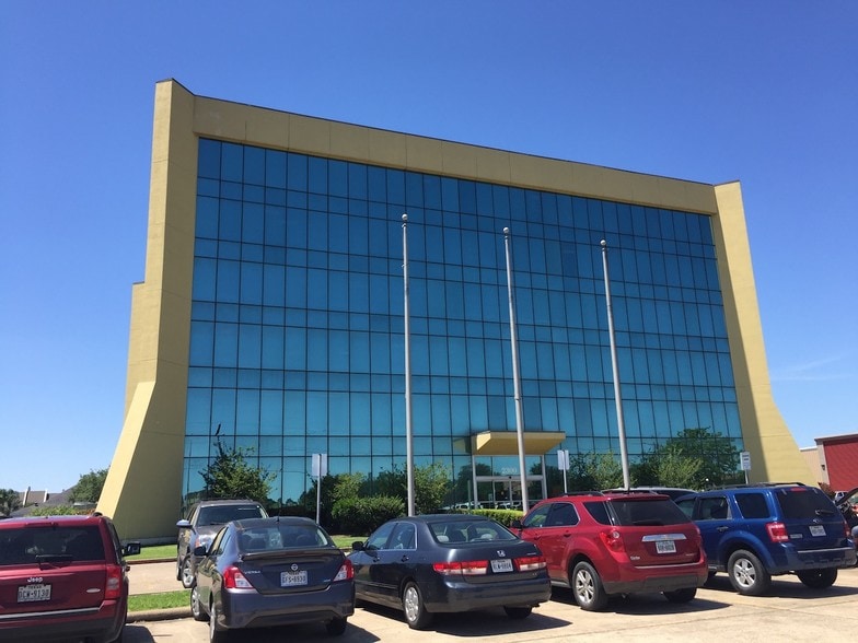 More Photos Of 2300 Highway 365, Nederland Office For Lease
