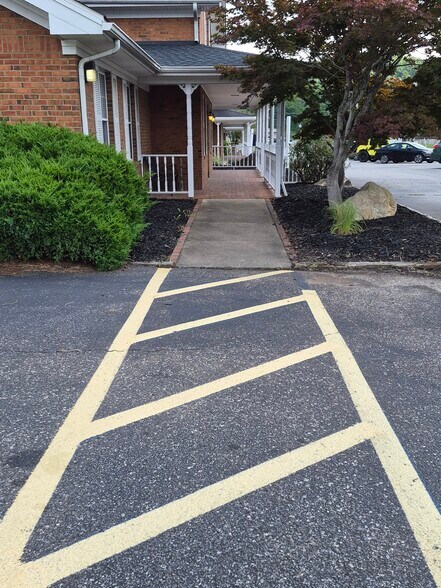 More Photos Of 4 Chateau Grove Ln, Barboursville Medical For Sale