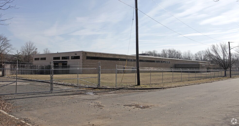 More Photos Of 47 Langstaff Ave, Edison Manufacturing For Lease