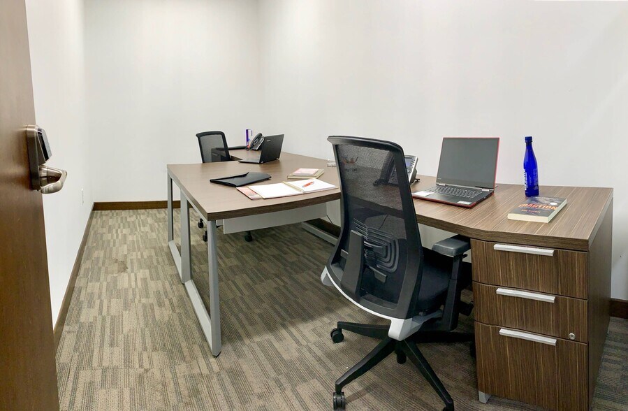 More Photos Of 1900 Glades Rd, Boca Raton Coworking Space