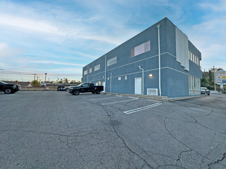 More Photos Of 24372 Vanowen St, Canoga Park Unknown For Lease