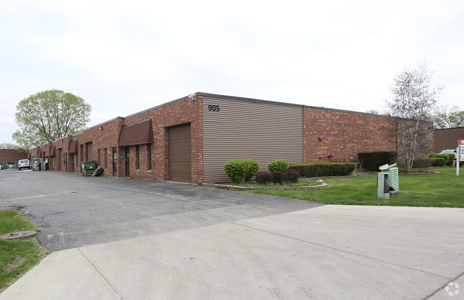 More Photos Of 901-905 Ridge Ave N, Lombard Warehouse For Lease
