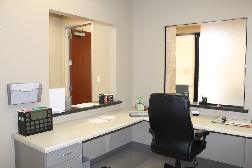 More Photos Of 10423 State Highway 151, San Antonio Medical For Lease
