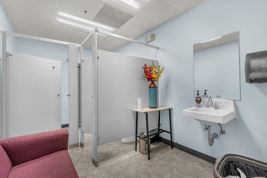 More Photos Of 197 Alder Dr, North Aurora Warehouse For Sale