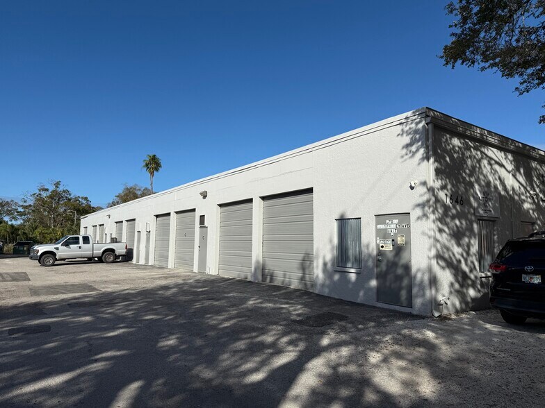 More Photos Of 1660 Tilley Ave, Clearwater Manufacturing For Lease