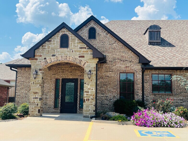 Primary Photo Of 1213 N Green Ave, Purcell Office Residential For Lease