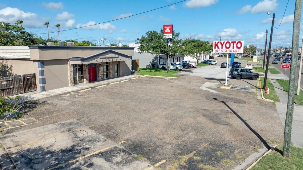 Primary Photo Of 5506 Saratoga Blvd, Corpus Christi Restaurant For Sale