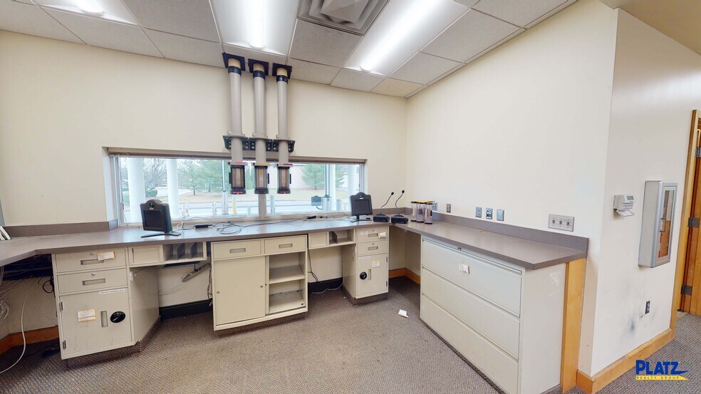 More Photos Of 3960 South Ave, Youngstown Bank For Sale