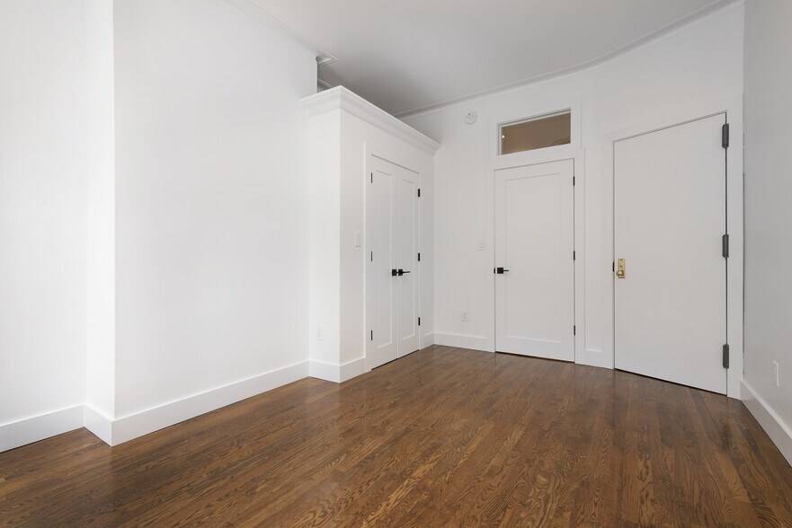 More Photos Of 60 Diamond St, Brooklyn Apartments For Sale