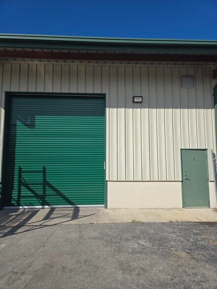 More Photos Of 7997 Mercantile St, North Fort Myers Warehouse For Lease